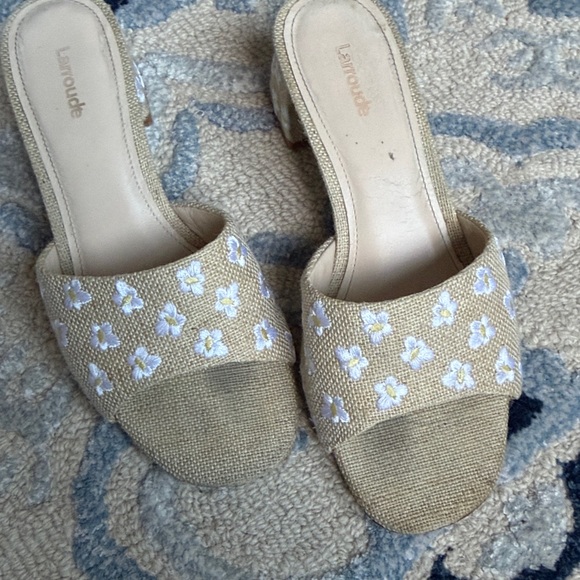 Larroudé Brigitte Mule in Raw Linen with embroidered daisy embellishments - Picture 7 of 7